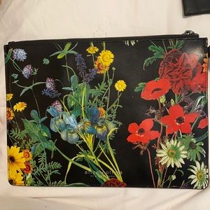 ALICE + OLIVIA FLOWER CLUTCH